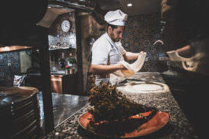 cuanto factura una pizzeria